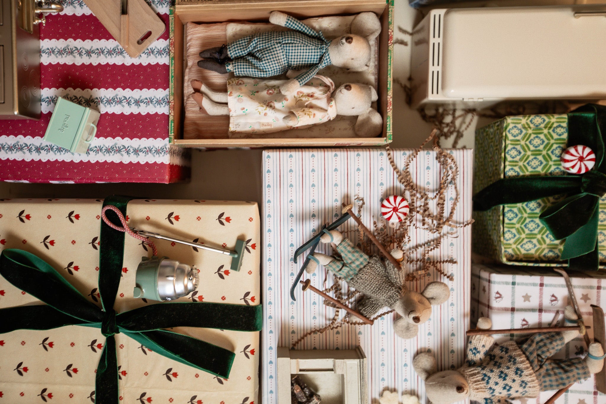 Gifts wrapped with Maileg on top.