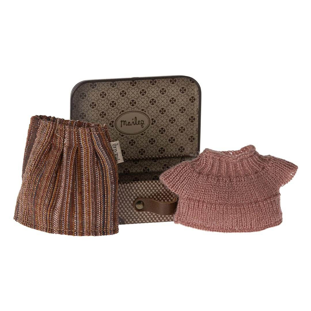 Maileg Knitted Blouse and Skirt in Suitcase for Grandma Mouse with suitcase open